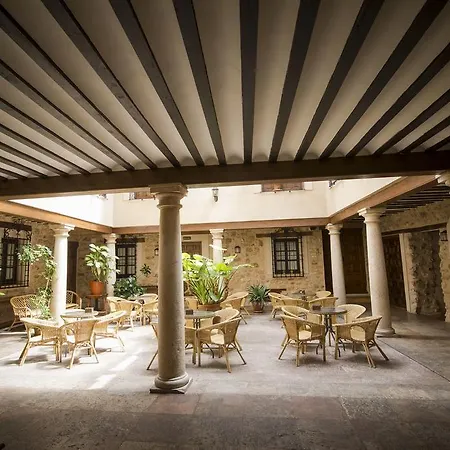 Hospederia Real Casona La Beltraneja